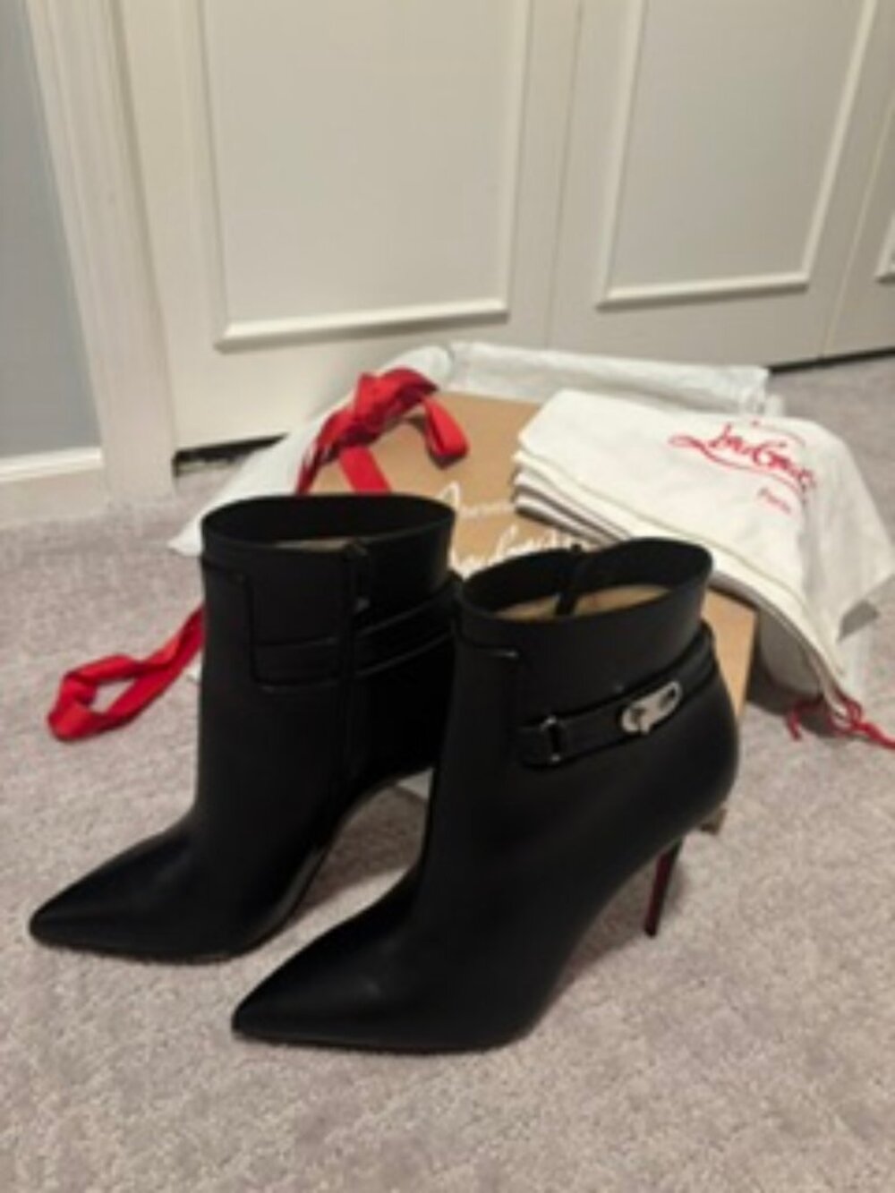 Christian LouBoutin Lock So Kate Booty 100 size 40